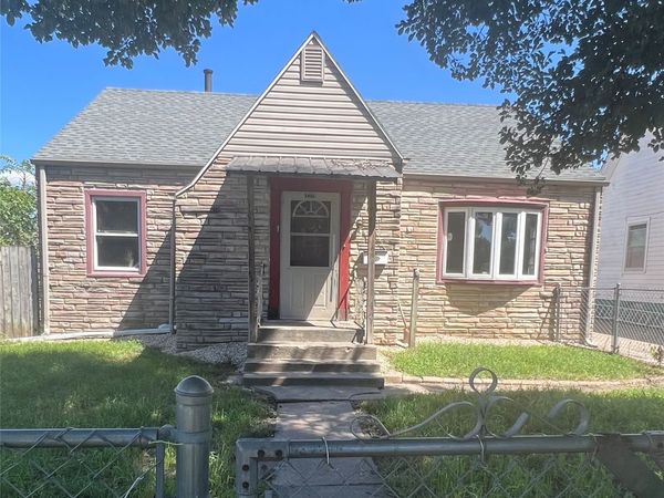 3221 E 7th Street , Des Moines, IA 50316