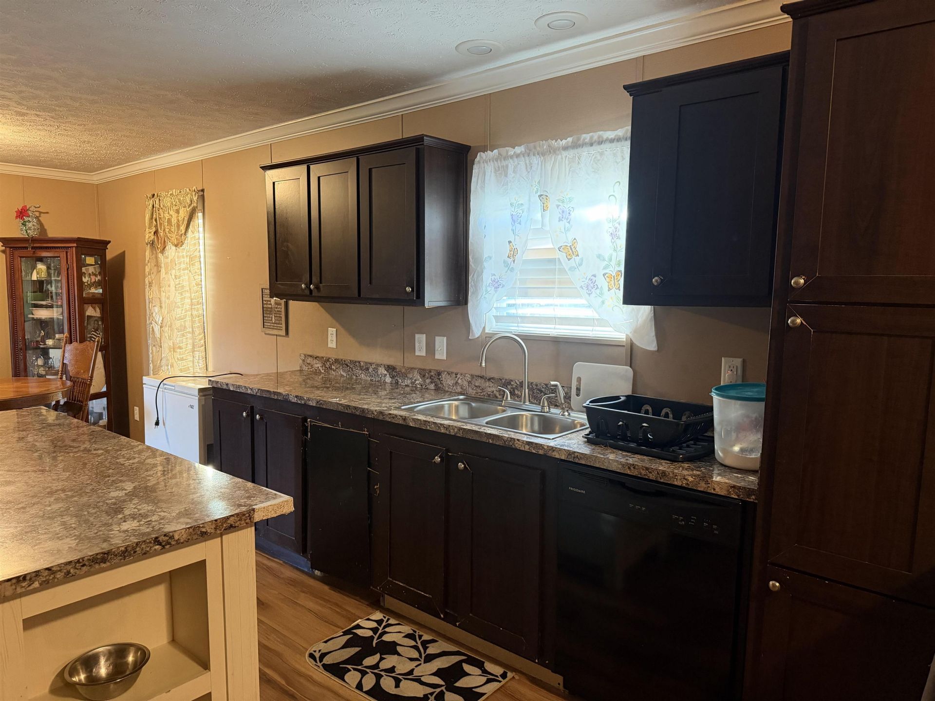 835 Oatland Rd. Photo 6