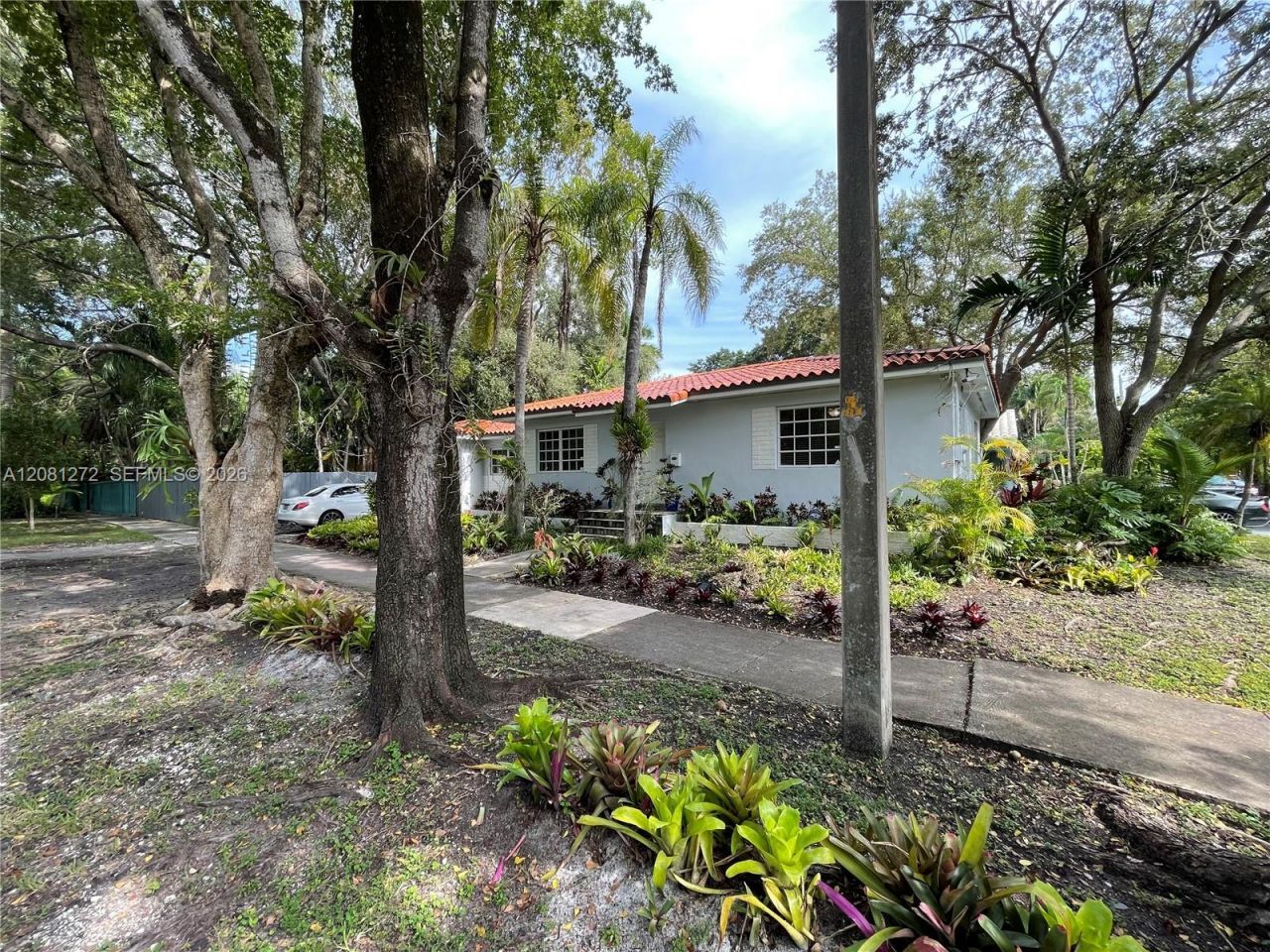 2935 Calusa St , Miami, FL 33133 Photo