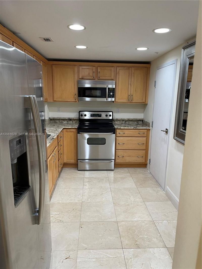 90 Edgewater Dr, Unit 121, Coral Gables, FL 33133 Photo