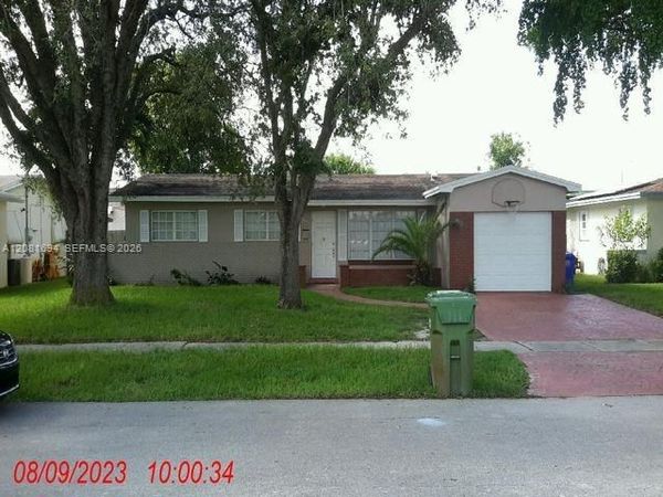7640 NW 1st St, Pembroke Pines, FL 33024