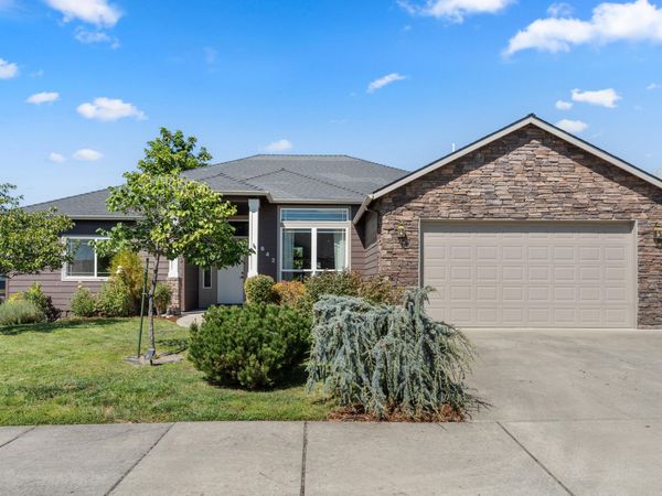 642 Sheffield Drive, Eagle Point, OR 97524