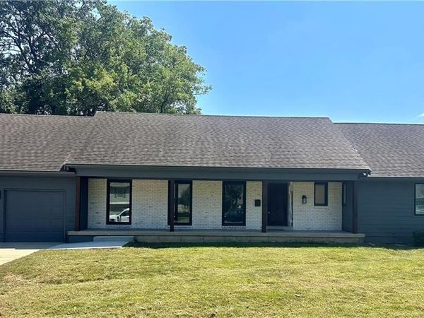 6901 W 101st Street, Overland Park, KS 66212