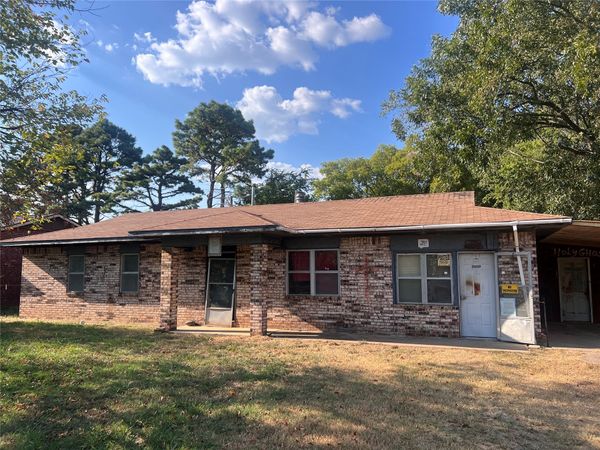 305 Bois D'Arc Avenue , Kiowa, OK 74553