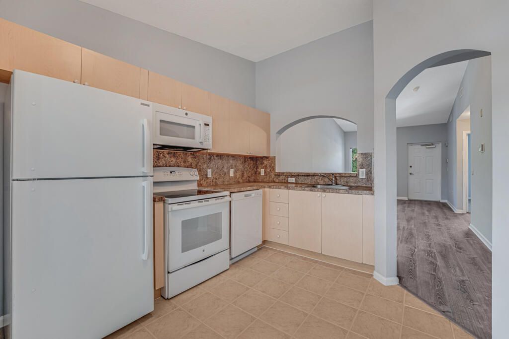 3810 N Jog Road, Unit 204, West Palm Beach, FL 33411 Photo