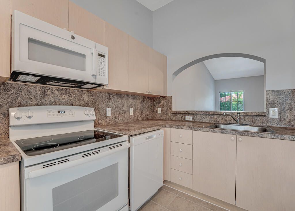 3810 N Jog Road, Unit 204, West Palm Beach, FL 33411 Photo