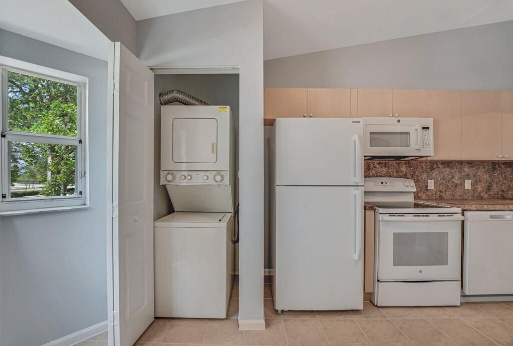 3810 N Jog Road, Unit 204, West Palm Beach, FL 33411 Photo