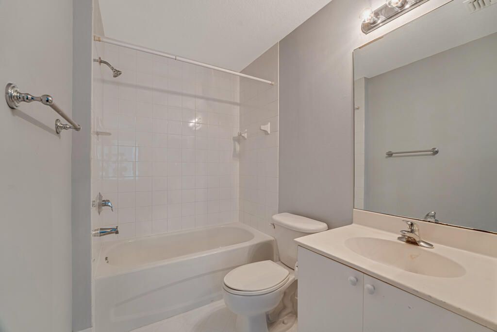 3810 N Jog Road, Unit 204, West Palm Beach, FL 33411 Photo
