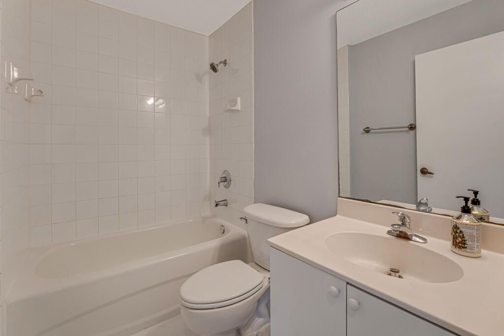 3810 N Jog Road, Unit 204, West Palm Beach, FL 33411 Photo