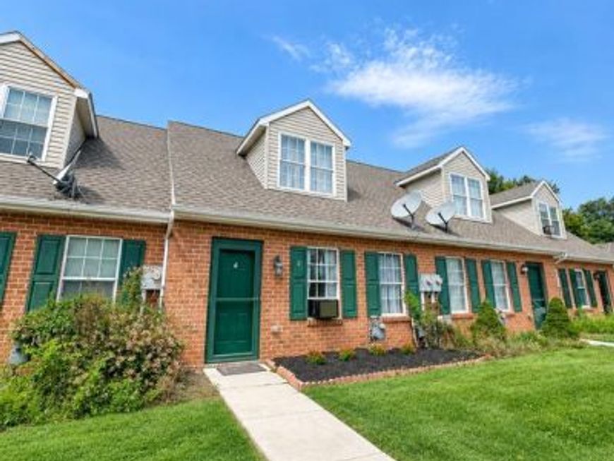 4 Oxford Court, New Oxford, PA 17350 Main Photo