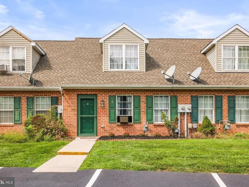 4 Oxford Court, New Oxford, PA 17350 Main Photo