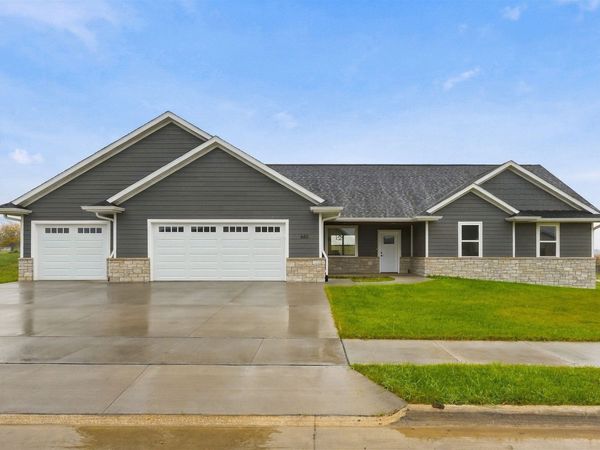 440 Gavin Circle, Peosta, IA 52068