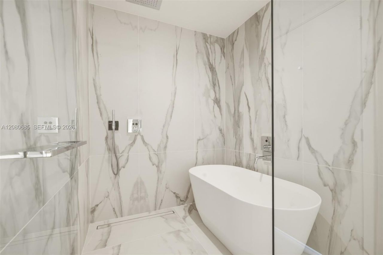 1400 Biscayne Blvd , Unit 2304, Miami, FL 33132 Photo