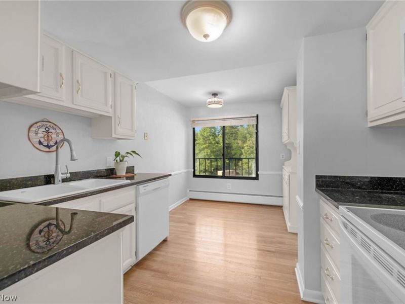 22500 Lake Road, Unit 406, Rocky River, OH 44116 Photo 9