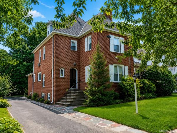 59 Essex , Great Neck, NY 11023