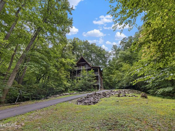 3690 Scottish Highland Way, Sevierville, TN 37862