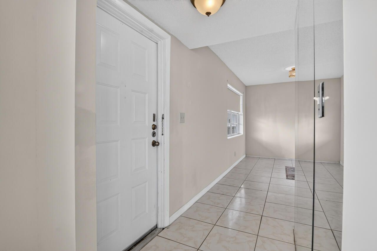 4140 NW 44th Avenue, Unit 411, Lauderdale Lakes, FL 33319 Photo