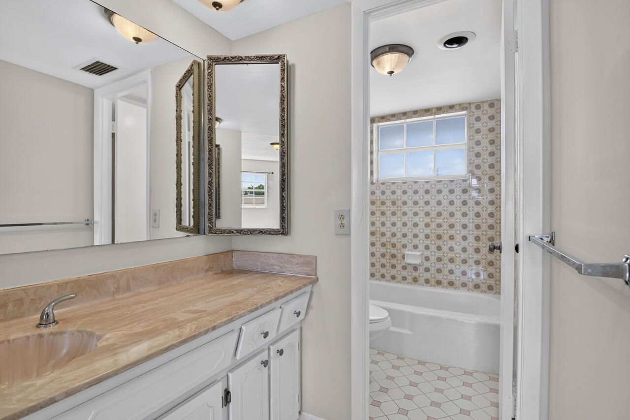 4140 NW 44th Avenue, Unit 411, Lauderdale Lakes, FL 33319 Photo