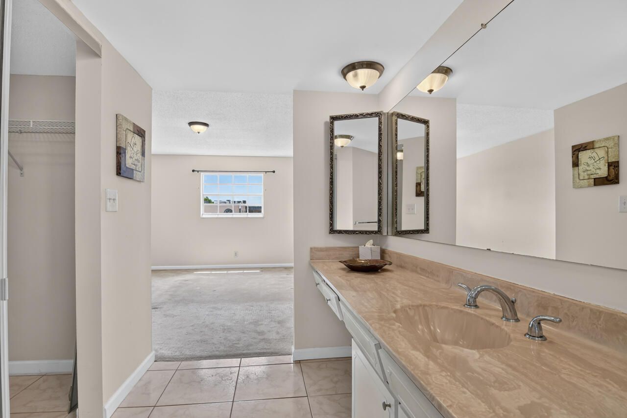 4140 NW 44th Avenue, Unit 411, Lauderdale Lakes, FL 33319 Photo