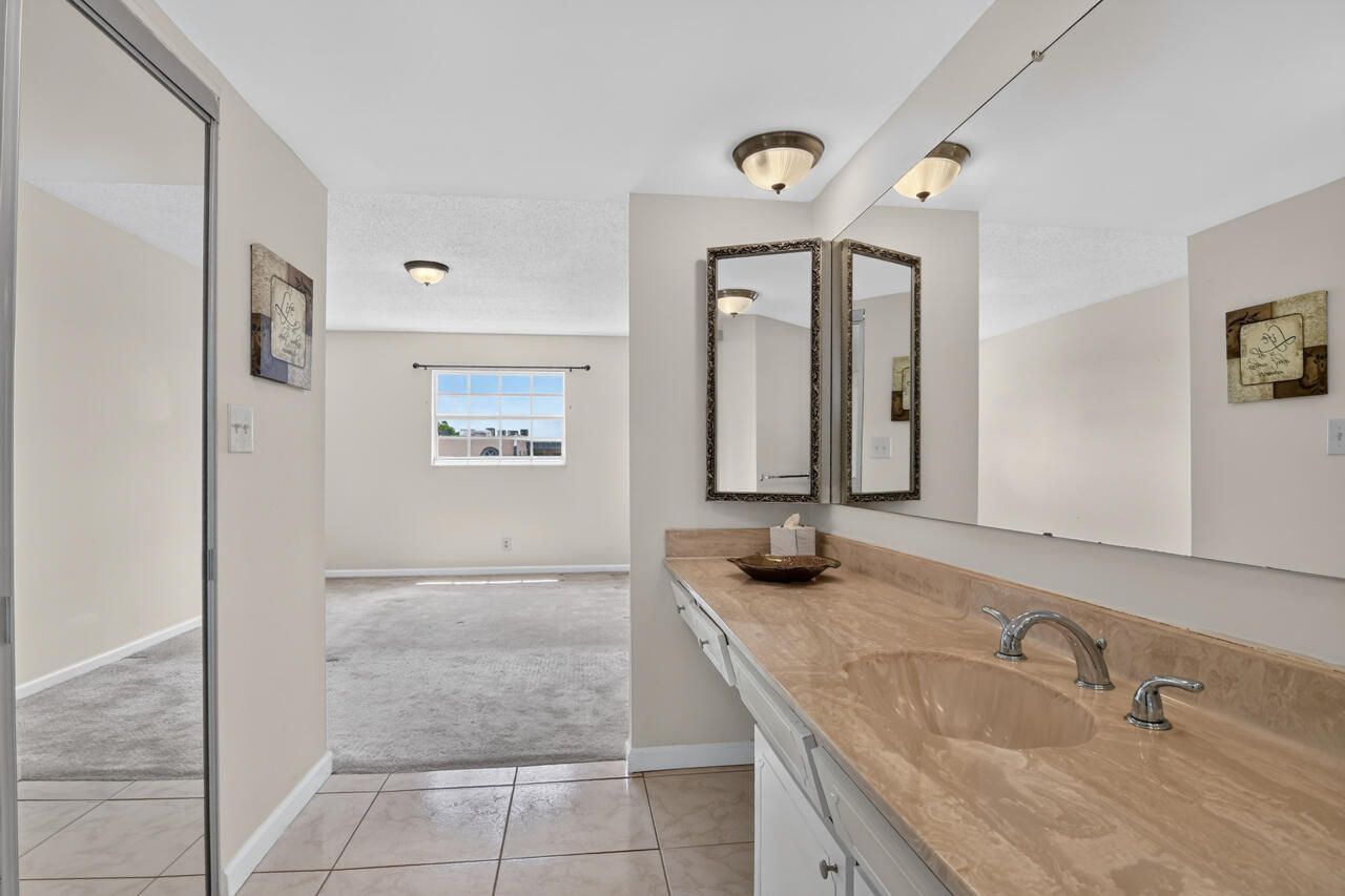 4140 NW 44th Avenue, Unit 411, Lauderdale Lakes, FL 33319 Photo