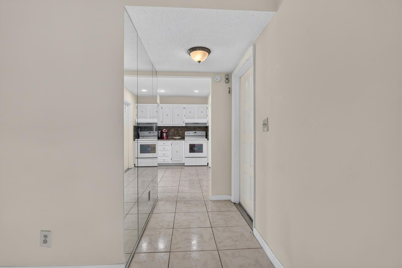 4140 NW 44th Avenue, Unit 411, Lauderdale Lakes, FL 33319 Photo