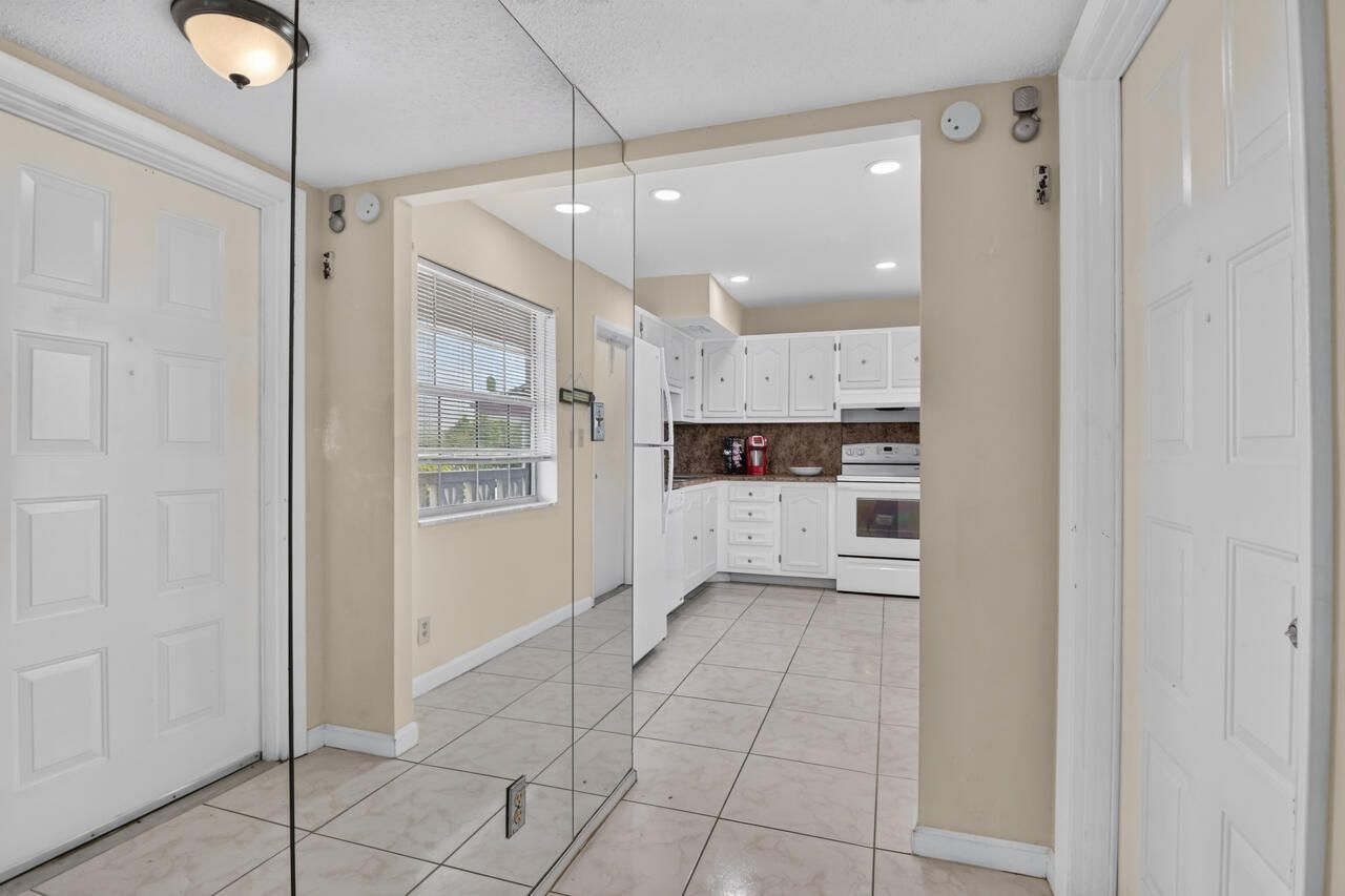 4140 NW 44th Avenue, Unit 411, Lauderdale Lakes, FL 33319 Photo