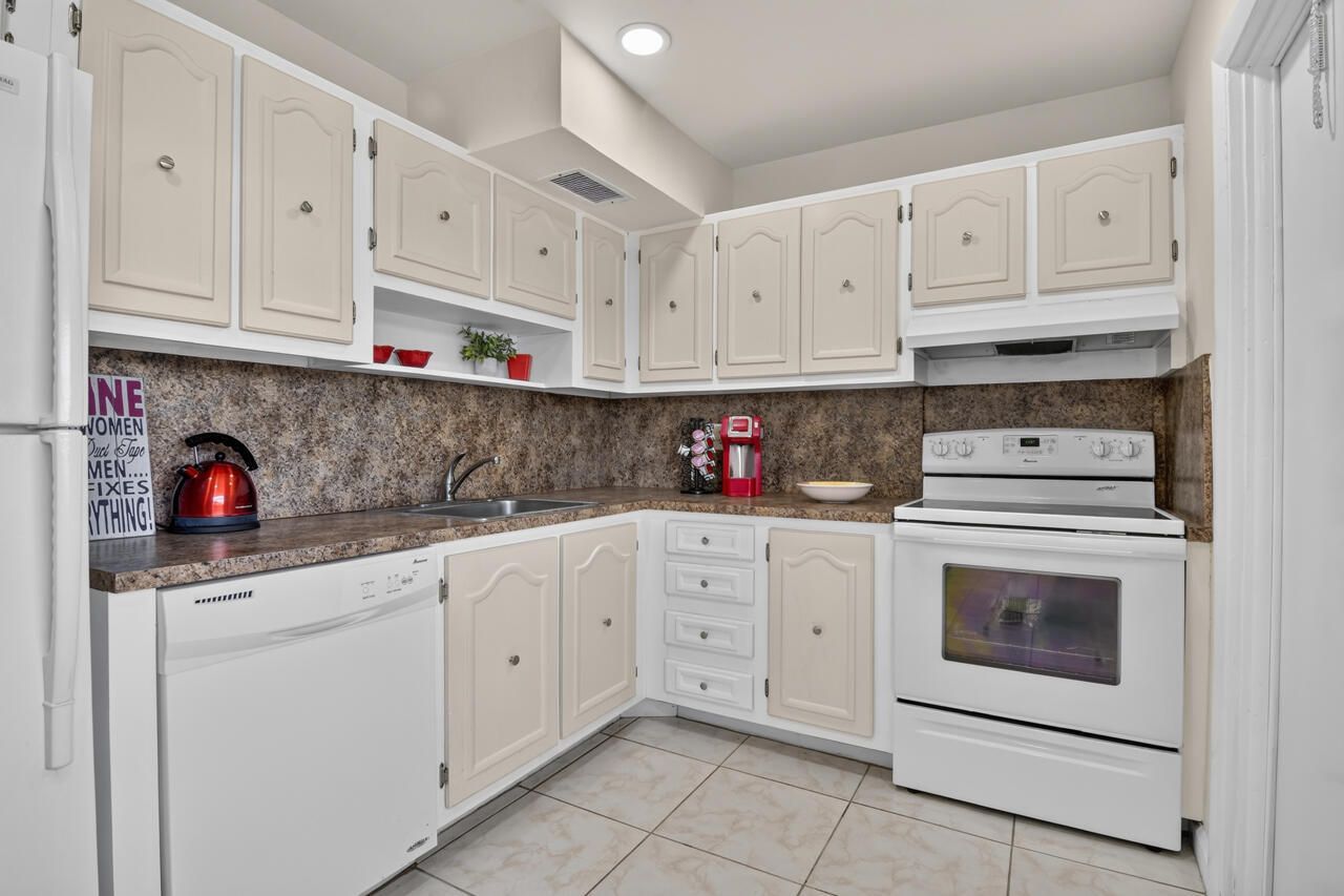 4140 NW 44th Avenue, Unit 411, Lauderdale Lakes, FL 33319 Photo