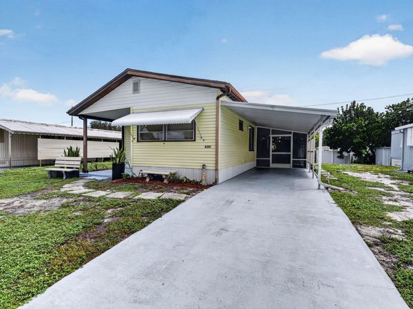 8381 SE Skylark Avenue, Hobe Sound, FL 33455