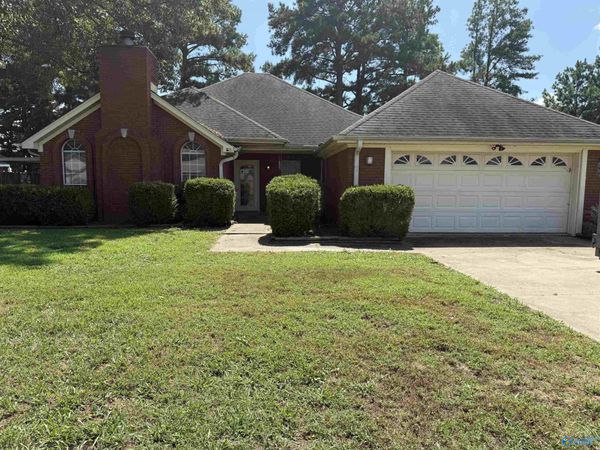 1939 South Brownstone Court, Decatur, AL 35603
