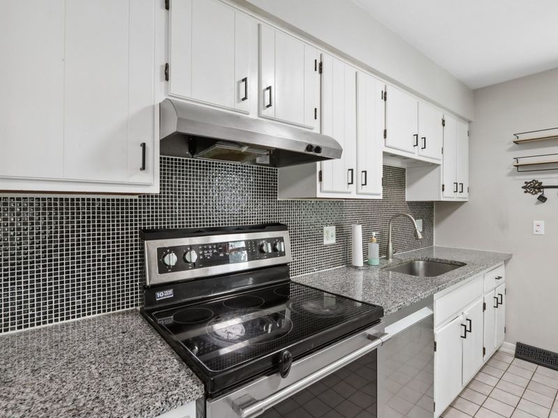 5748 N Meadows Boulevard, Columbus, OH 43229 Photo 12