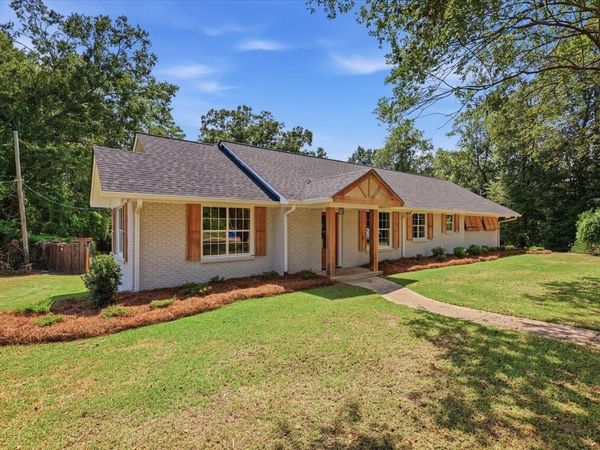 210 W Laurel Ave., Mendenhall, MS 39114