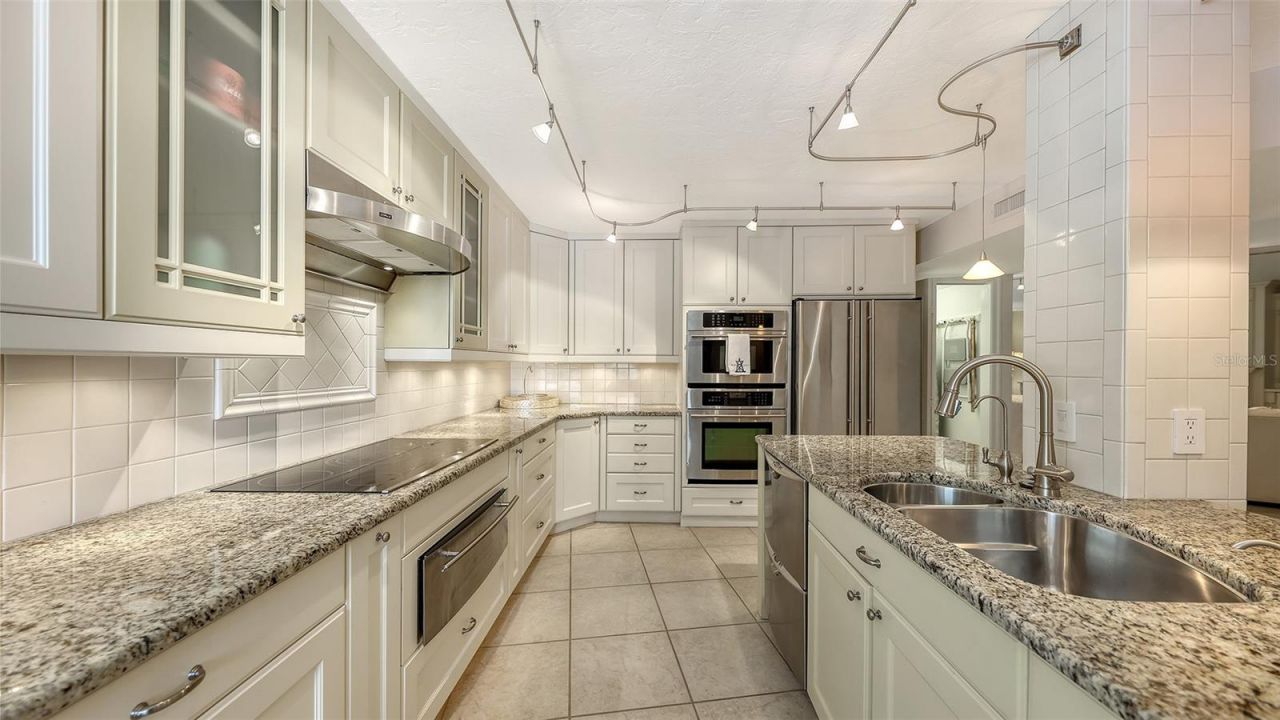 5880 Midnight Pass Road, Unit 307, Sarasota, FL 34242 Photo