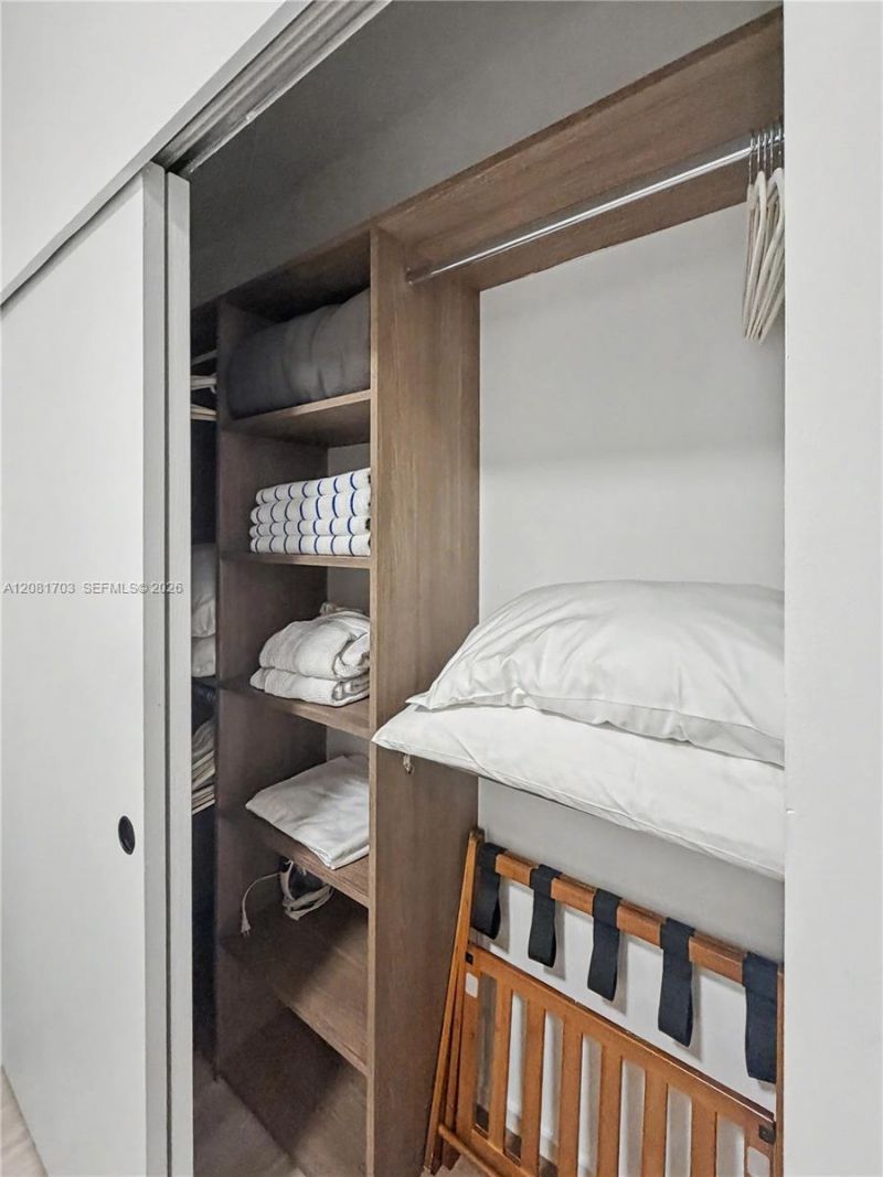 580 72nd St, Unit 2105, Miami Beach, FL 33141 Photo