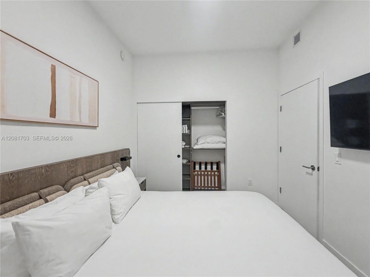 580 72nd St, Unit 2105, Miami Beach, FL 33141 Photo