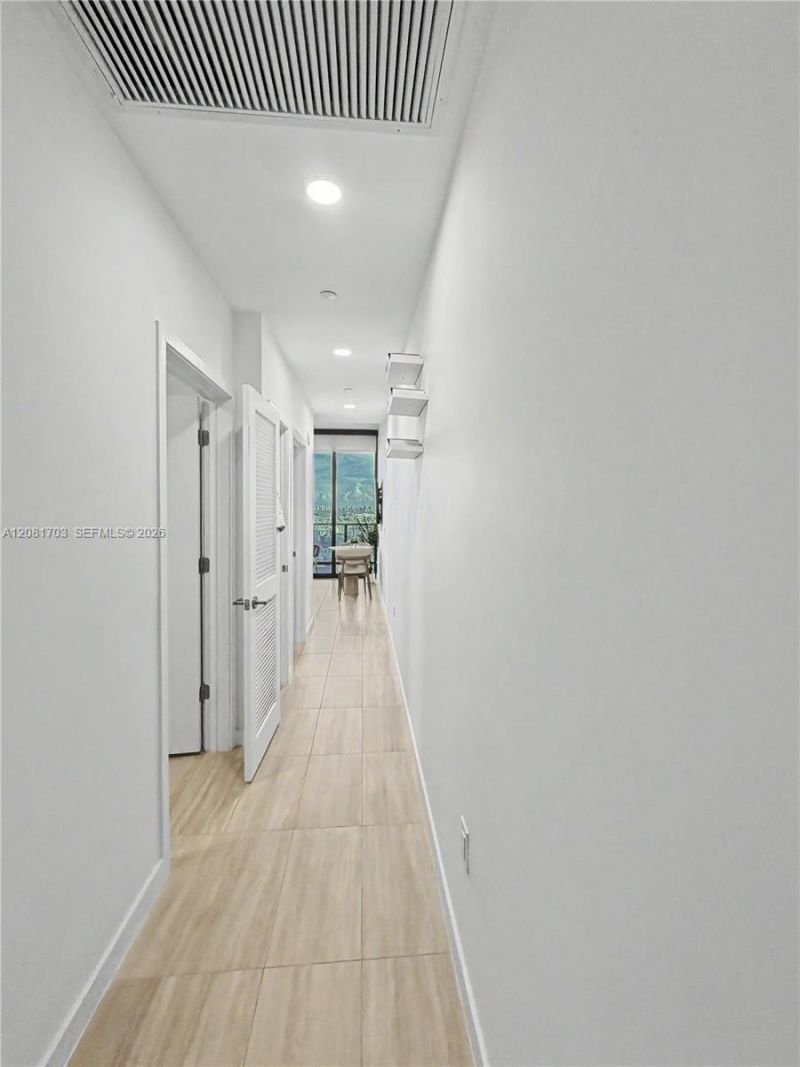 580 72nd St, Unit 2105, Miami Beach, FL 33141 Photo