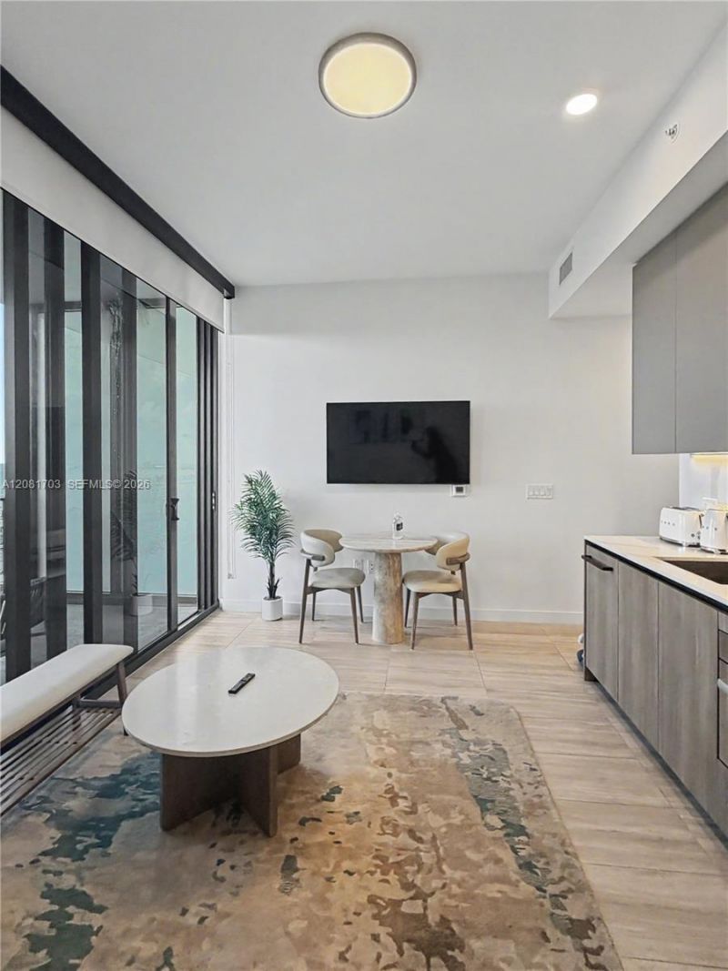 580 72nd St, Unit 2105, Miami Beach, FL 33141 Photo