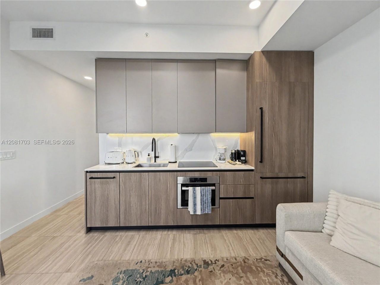 580 72nd St, Unit 2105, Miami Beach, FL 33141 Photo