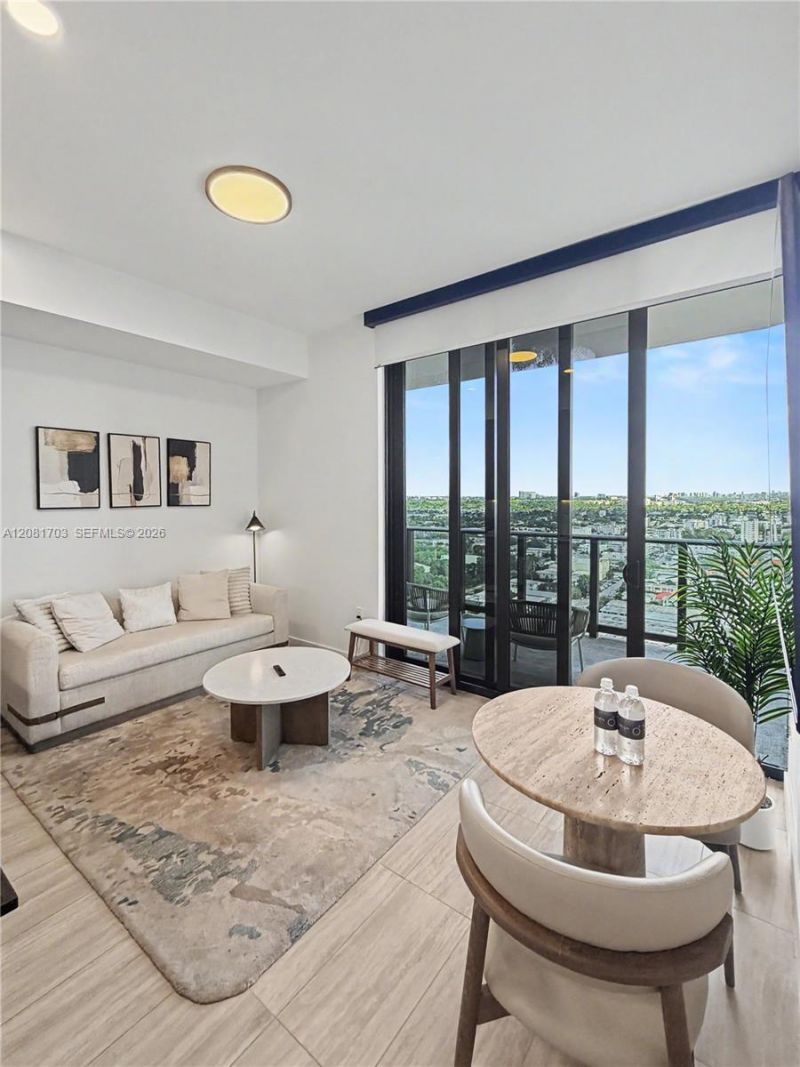 580 72nd St, Unit 2105, Miami Beach, FL 33141 Photo