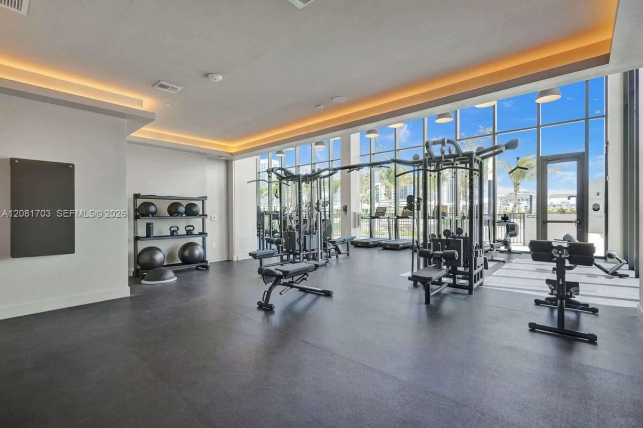 580 72nd St, Unit 2105, Miami Beach, FL 33141 Photo