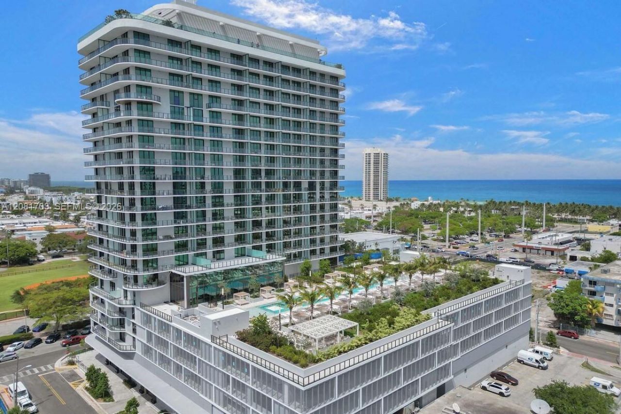 580 72nd St, Unit 2105, Miami Beach, FL 33141 Photo