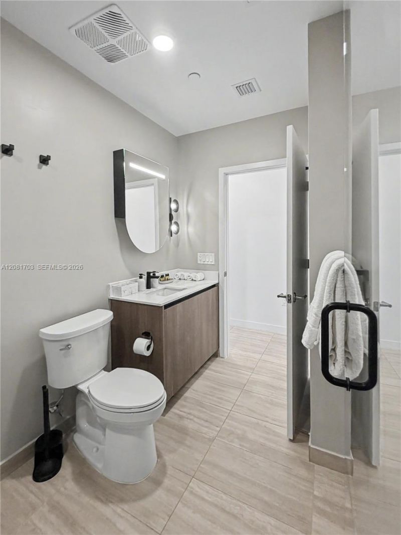 580 72nd St, Unit 2105, Miami Beach, FL 33141 Photo