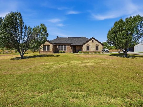 201 N Casey Court, Springtown, TX 76082