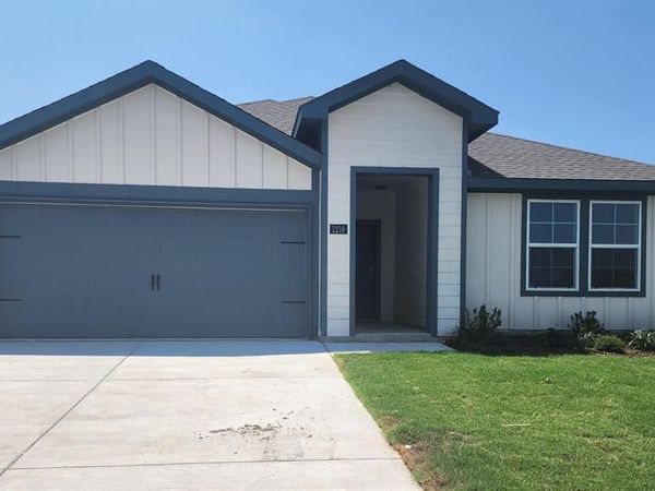 1216 Breezy Oak Drive, Nevada, TX 75173