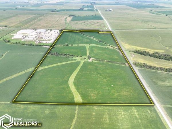 5544 IA 22, Lone Tree, IA 52755
