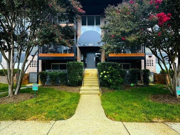 202 PARK TERRACE COURT SE, Unit 21, VIENNA, VA 22180