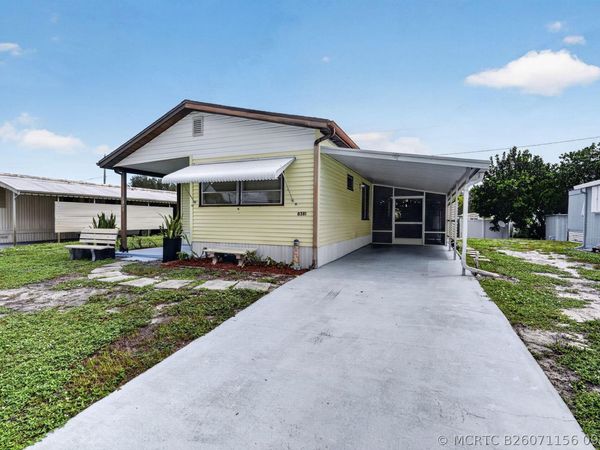 8381 SE Skylark Avenue , Hobe Sound, FL 33455