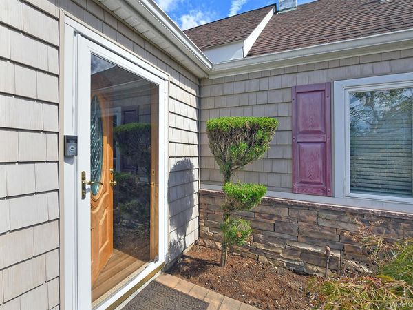 5 Woodcock Lane, Levittown, NY 11756