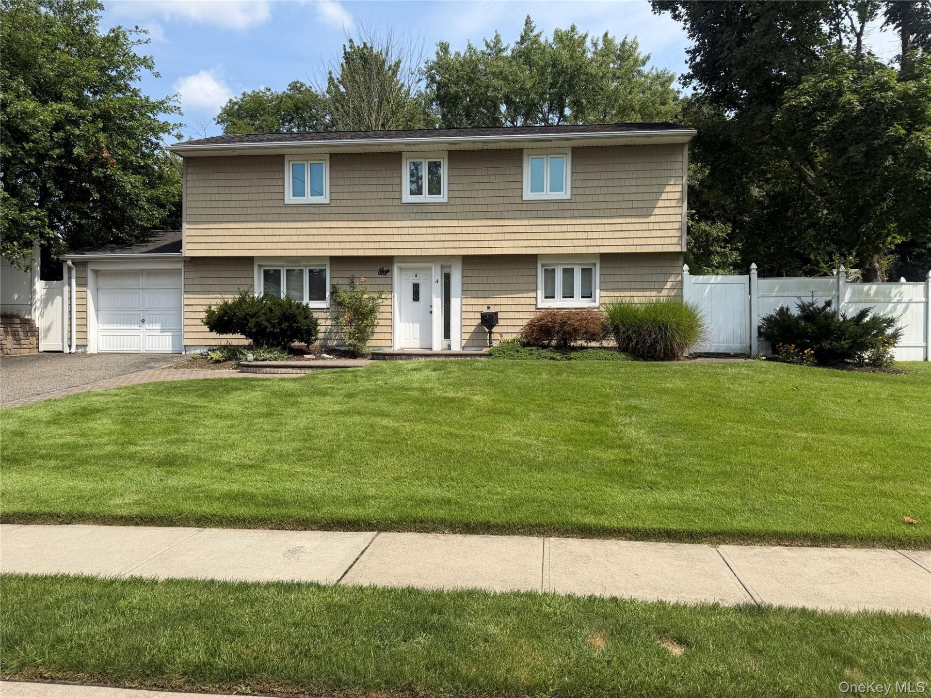 4 E Park Drive Old Bethpage, NY 
