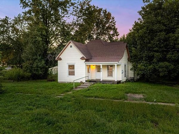 805 S Clark Street , Bellflower, MO 63333