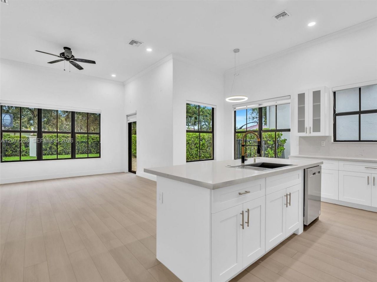 8527 NW 39th Ct, Cooper City, FL 33024 Photo